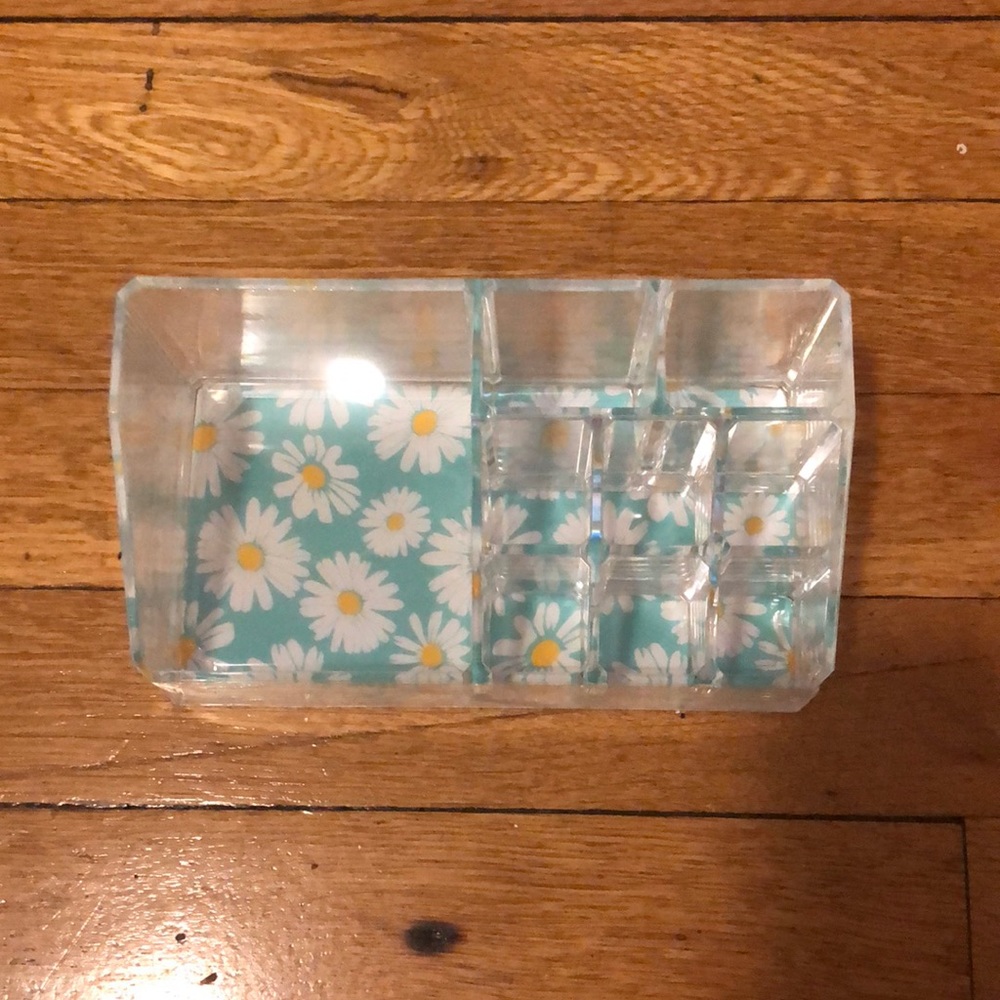 Makeup organizer